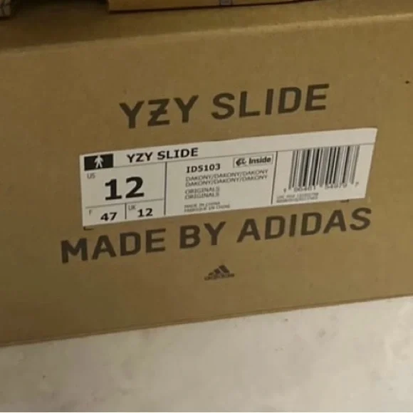 Adidas Yeezy slides dark onyx color - Picture 5 of 5